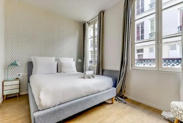 La Douce Nuit - Moderne - Elegant - Renove Appartement Parijs
