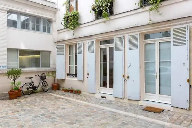 La Douce Nuit - Moderne - Elegant - Renove Appartement Parijs 0*,  Frankrijk