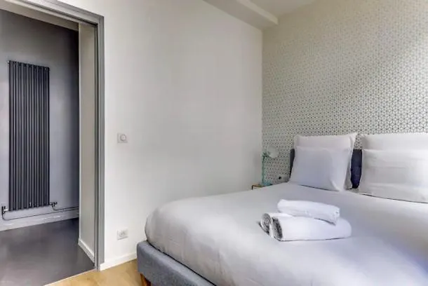 La Douce Nuit - Moderne - Elegant - Renove Apartment Paris France